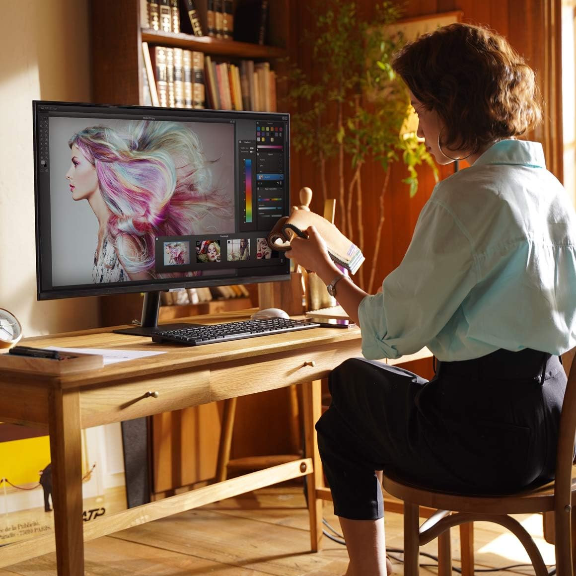 SAMSUNG M5 Series 32-Inch FHD 1080p Smart Monitor & Streaming TV (Tuner-Free), Netflix, HBO, Prime Video, Apple Airplay, Bluetooth, Built-in Speakers, Remote Included (LS32AM500NNXZA)